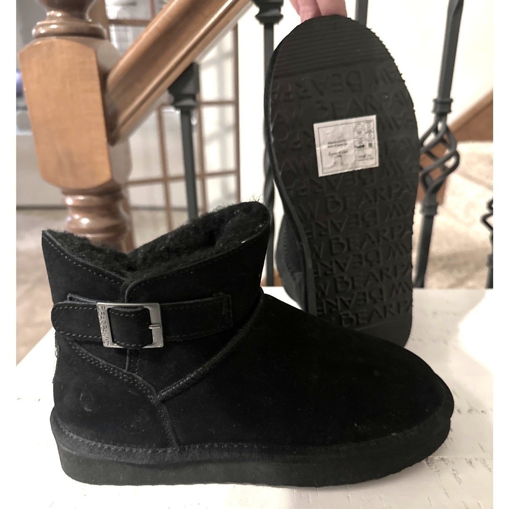 Bearpaw Women's Size‎ 6 Black Suede Fur Lined Ankle Boots Buckle Accent EUC